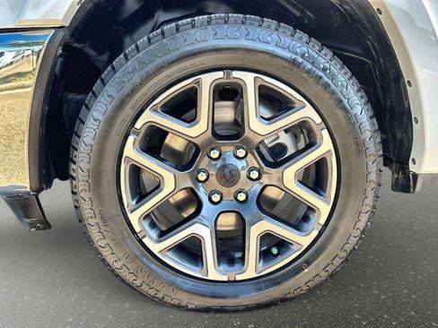 Used 2025 RAM 1500 Laramie AWD/4WD image 15