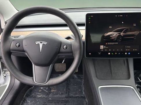 Used 2023 Tesla Model 3 Standard Range image 9