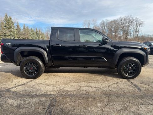 Used 2024 Toyota Tacoma TRD Off-Road image 8