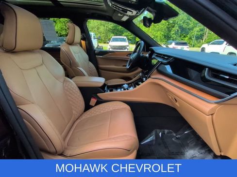 Used 2023 Jeep Grand Cherokee L Summit AWD/4WD image 29