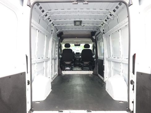 Used 2025 RAM ProMaster 2500 w/ Convenience Group FWD image 17