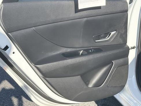 Certified 2026 Hyundai Elantra Hybrid FWD image 21