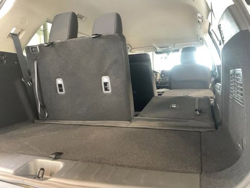 Used 2025 Nissan Pathfinder S image 21