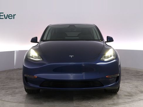 Used 2024 Tesla Model Y 2WD image 12