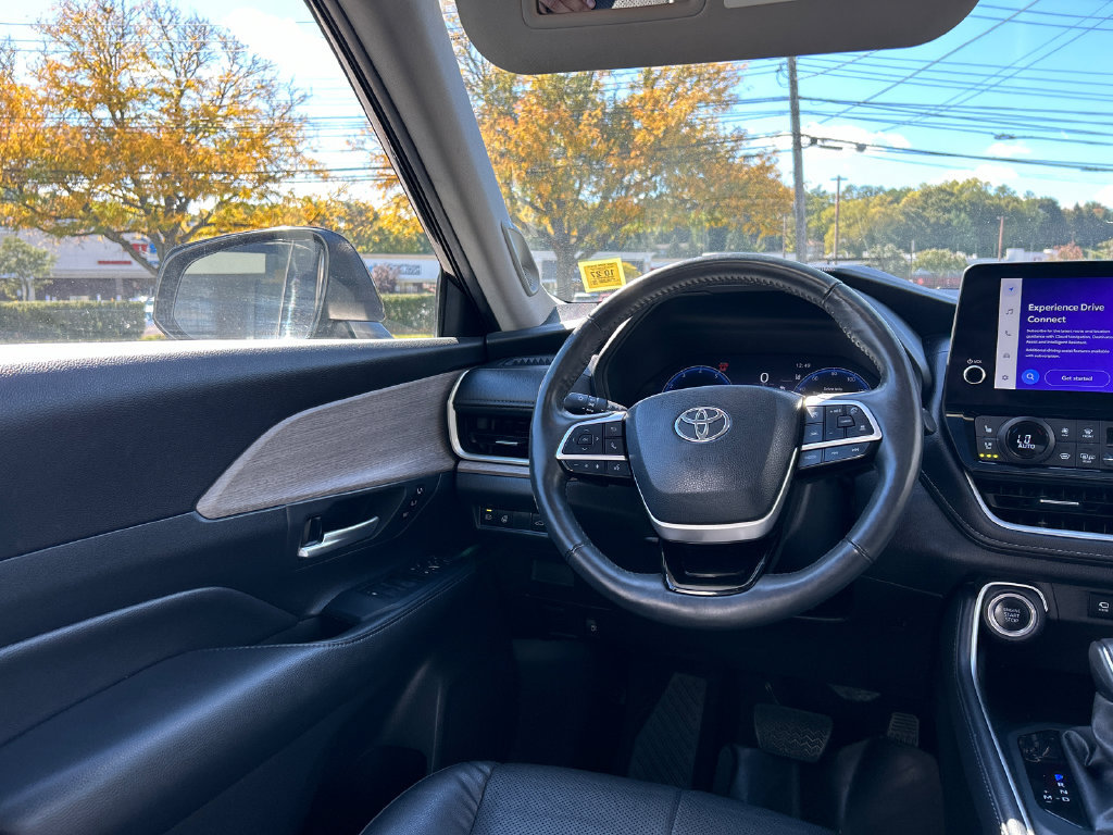 Used 2024 Toyota Grand Highlander AWD image 28