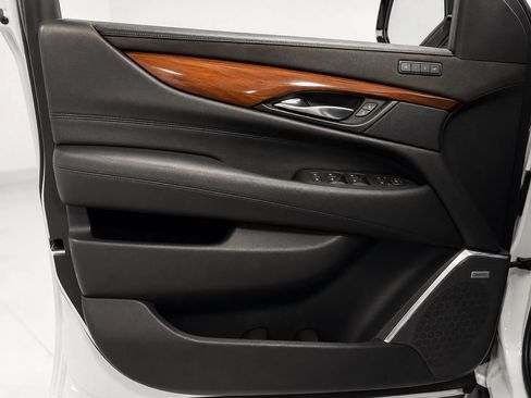 Used 2020 Cadillac Escalade ESV Luxury RWD image 35