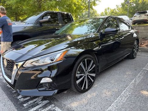 Used 2019 Nissan Altima 2.5 Platinum FWD image 2
