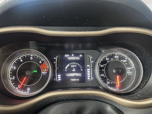 Used 2017 Jeep Cherokee Latitude FWD image 7
