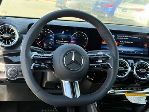 Used 2025 Mercedes-Benz CLA 250 image 25