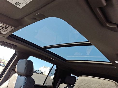 Used 2021 GMC Yukon Denali w/ Denali Premium Package image 16