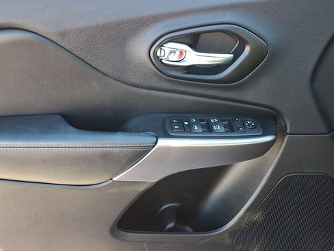 Used 2021 Jeep Cherokee Latitude Lux image 12