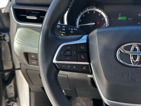 Used 2022 Toyota Highlander XLE image 14