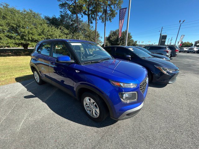 Used 2025 Hyundai Venue SE FWD image 1
