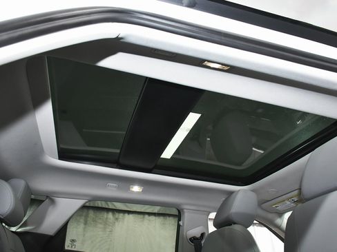 Used 2022 Land Rover Range Rover Evoque SE image 56