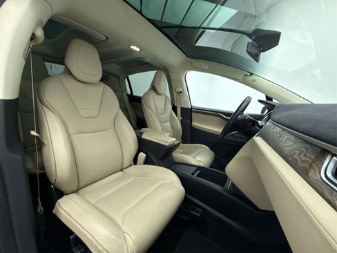 Used 2016 Tesla Model X 90D image 13