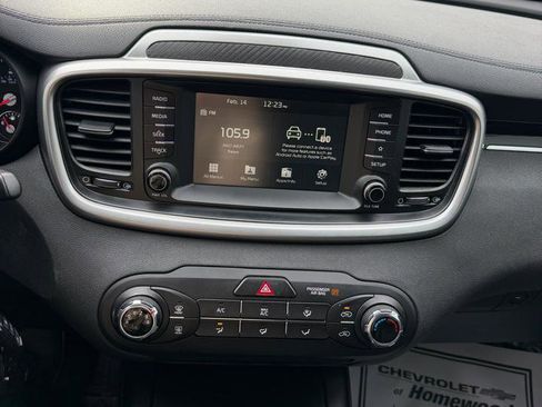 Used 2019 Kia Sorento LX image 10