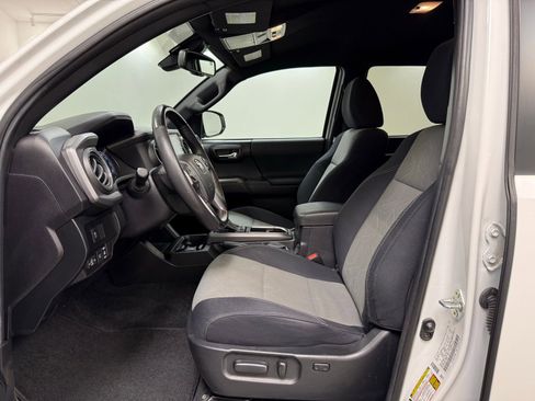 Used 2022 Toyota Tacoma TRD Off-Road image 14