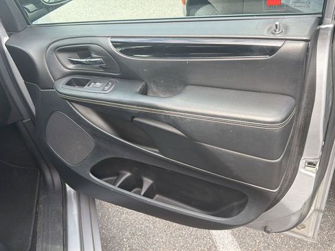 Used 2019 Dodge Grand Caravan SXT w/ Blacktop Package FWD image 20
