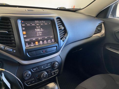 Used 2015 Jeep Cherokee Latitude w/ Cold Weather Group image 25