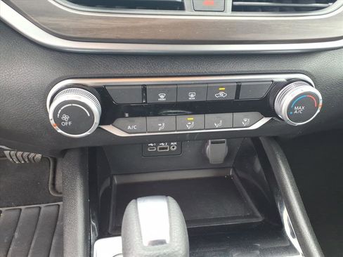 Used 2024 Nissan Altima 2.5 SV image 19