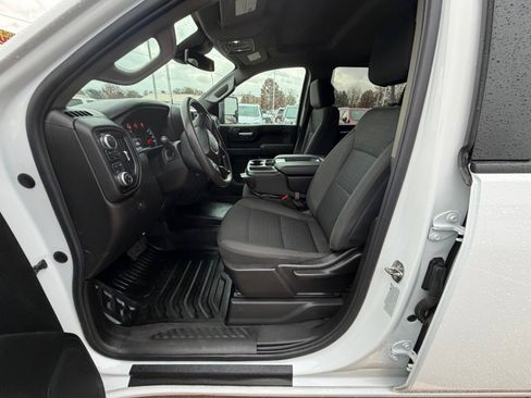 Used 2024 GMC Sierra 3500 Pro w/ Convenience Package image 7