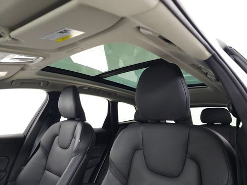 Certified 2025 Volvo XC60 B5 Plus AWD/4WD image 19