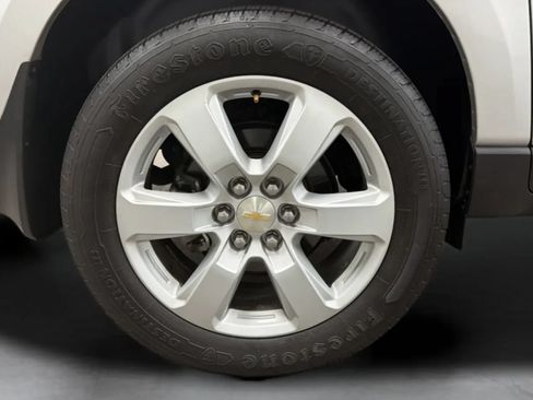 Used 2017 Chevrolet Traverse LT w/ Style and Technology Package FWD image 25