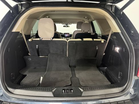Used 2023 Ford Explorer XLT AWD/4WD image 30