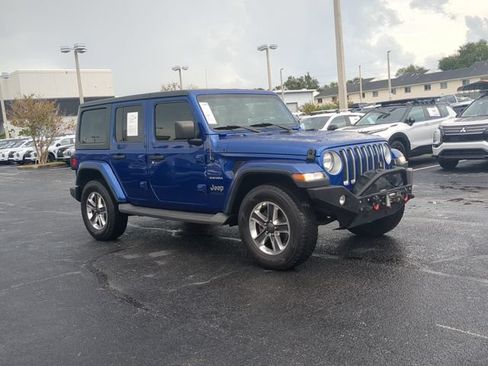 Used 2018 Jeep Wrangler Unlimited Sahara AWD/4WD image 3