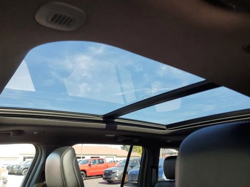 New 2025 Jeep Grand Cherokee Limited w/ Black Appearance Package image 16