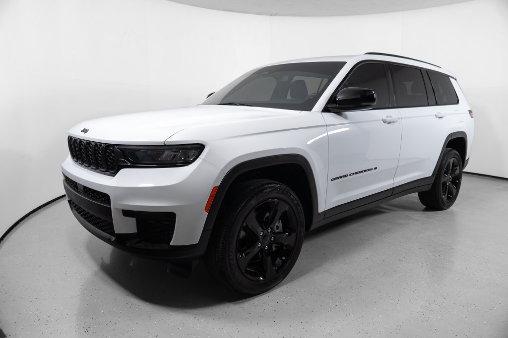 Used 2023 Jeep Grand Cherokee L Laredo RWD image 16