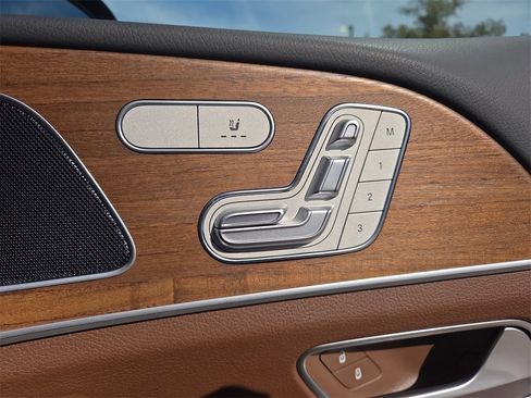 Certified 2025 Mercedes-Benz GLE 450e 4MATIC image 17