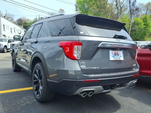 Certified 2023 Ford Explorer Platinum w/ Technology Package AWD/4WD image 6