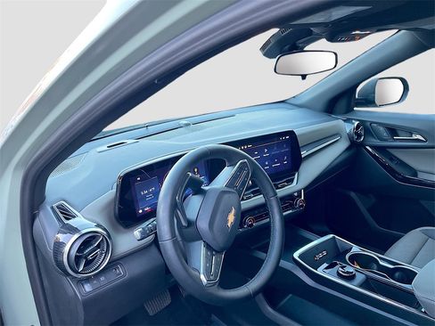 Used 2026 Chevrolet Equinox LT w/ Convenience Package II image 10