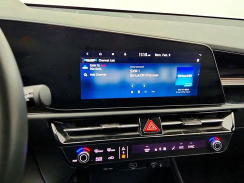 Used 2023 Kia Niro EX image 16