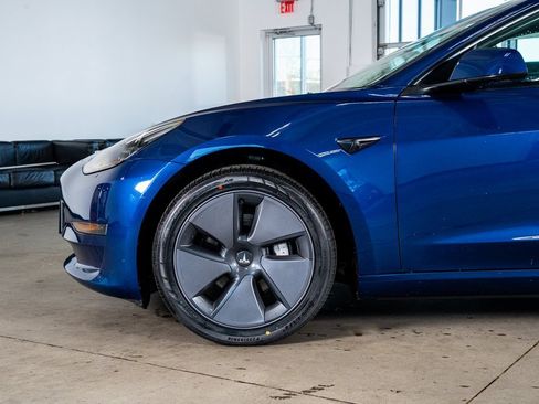 Used 2023 Tesla Model 3 Standard Range image 9