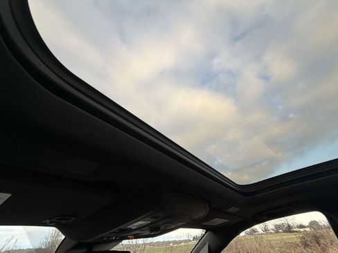 Used 2025 GMC Yukon AT4 image 25