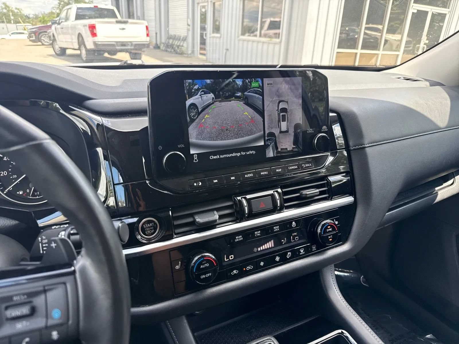 Used 2023 Nissan Pathfinder SL FWD image 22