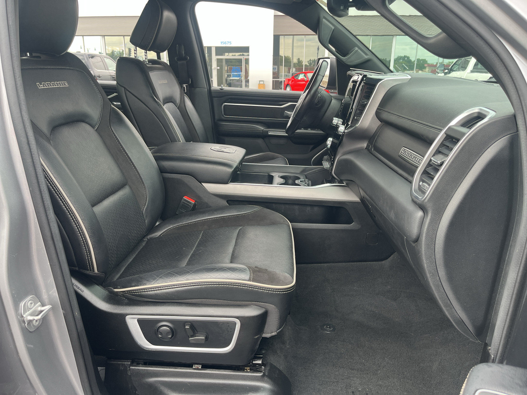 Used 2022 RAM 1500 Laramie w/ Sport Appearance Package AWD/4WD image 30