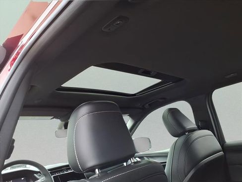 New 2025 Jeep Grand Cherokee Altitude image 10