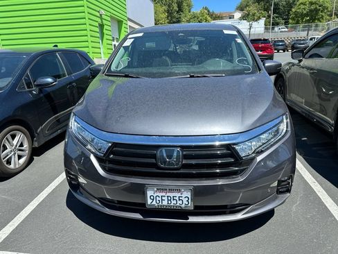 Used 2023 Honda Odyssey Elite image 2