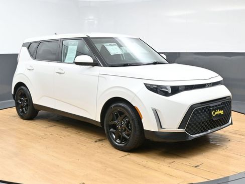 Used 2023 Kia Soul LX w/ Option Group 015 FWD image 3