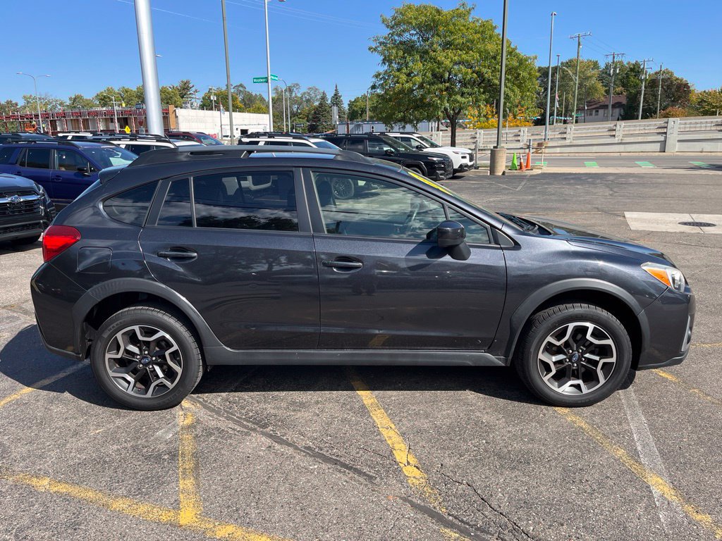Used 2016 Subaru Crosstrek 2.0i Premium AWD/4WD image 2