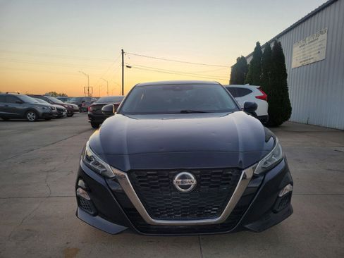 Used 2020 Nissan Altima 2.5 SR w/ Premium Package image 2