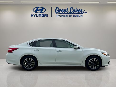 Used 2016 Nissan Altima 2.5 SV FWD image 6
