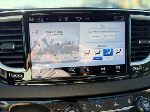 Certified 2023 Chrysler Pacifica Touring-L FWD image 19