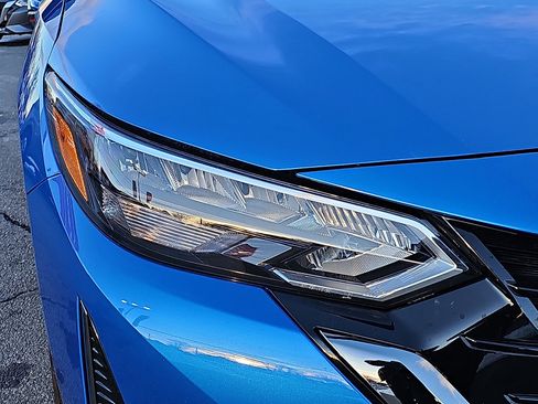 Used 2025 Nissan Sentra SR w/ SR Premium Package image 9