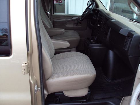 Used 2011 Chevrolet Express 1500 LT w/ LT Preferred Equipment Group image 17