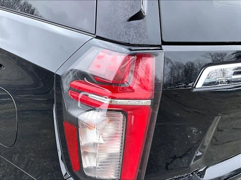 Used 2023 Chevrolet Suburban LT image 35