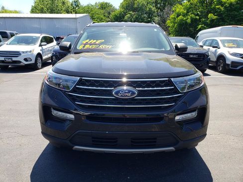 Used 2023 Ford Explorer XLT w/ Equipment Group 202A AWD/4WD image 2